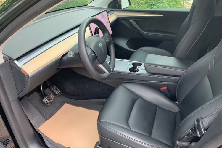 Used Tesla Model Y 2021 Standard Range Rear-Wheel Drive Version Interior 2