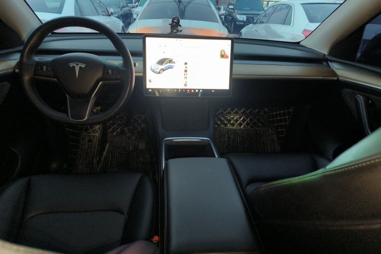 Used Tesla Model Y 2021 Standard Range Rear-Wheel Drive Version Interior 2