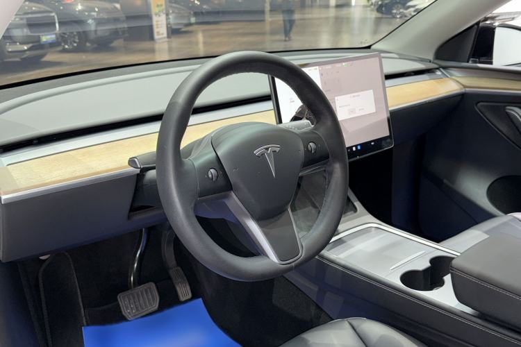 Used Tesla Model Y 2021 Standard Range Rear-Wheel Drive Version Interior 2