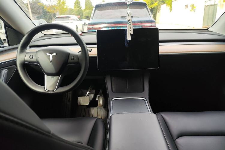 Used Tesla Model Y 2021 Standard Range Rear-Wheel Drive Version Interior 2