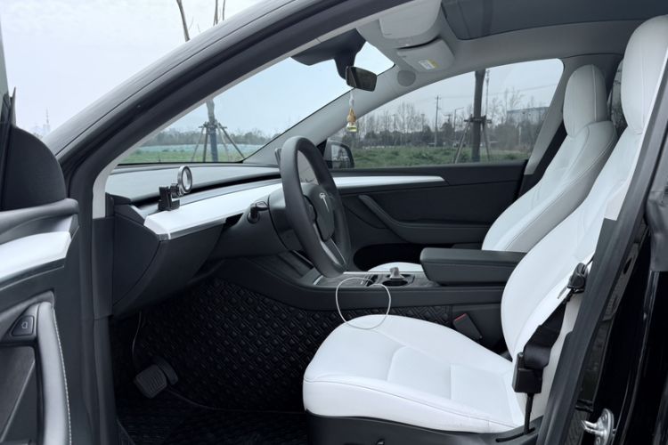 Used Tesla Model Y 2021 Long-Range All-Wheel-Drive Version 3D7 Interior 2