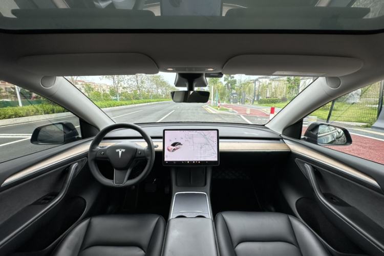 Used Tesla Model Y 2021 Standard Range Rear-Wheel Drive Version Interior 2