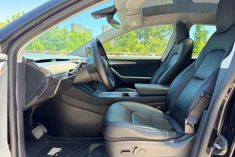 Used Tesla Model Y 2021 Standard Range Rear-Wheel Drive Version Interior 2