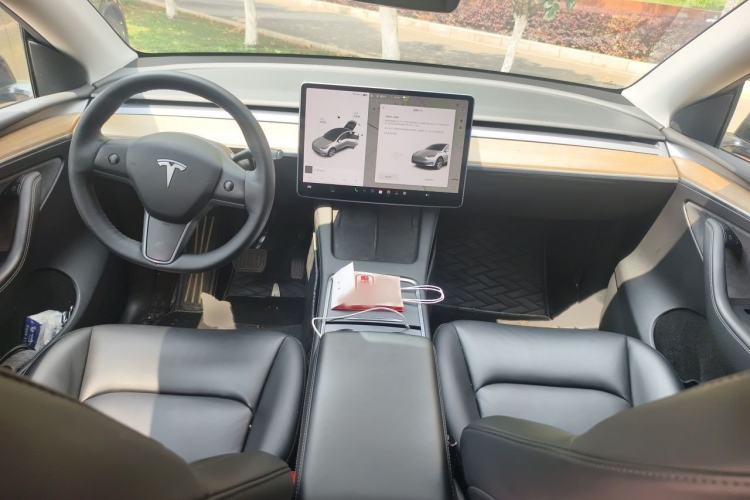 Used Tesla Model Y 2021 Standard Range Rear-Wheel Drive Version Interior 2