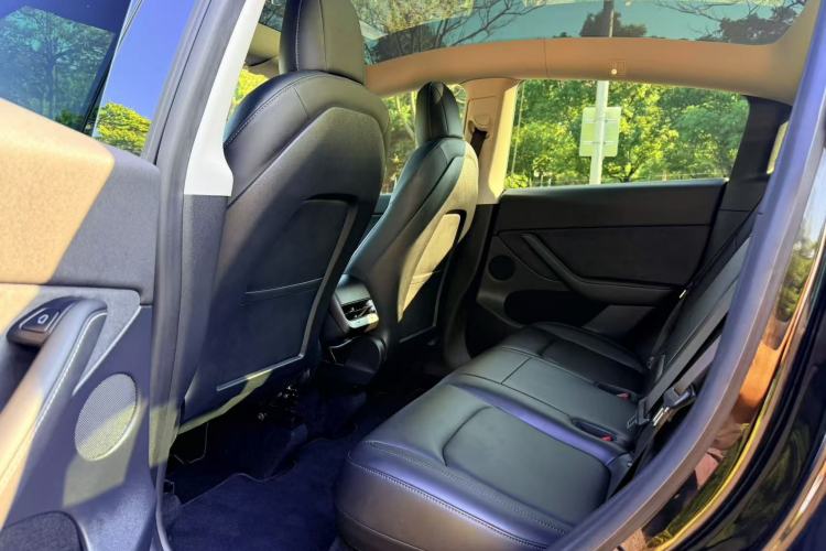 Used Tesla Model Y 2021 Standard Range Rear-Wheel Drive Version Interior 2