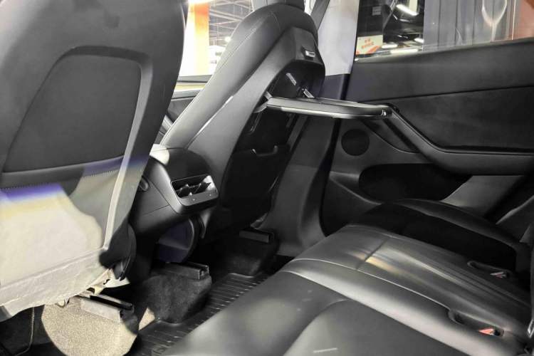 Used Tesla Model Y 2021 Standard Range Rear-Wheel Drive Version Interior 2