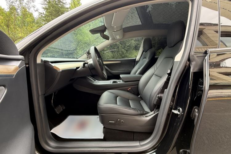 Used Tesla Model Y 2021 Revised Version 2 Long-Range All-Wheel-Drive Edition Interior 2