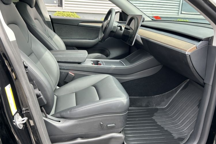 Used Tesla Model Y 2021 Standard Range Rear-Wheel Drive Version Interior 2