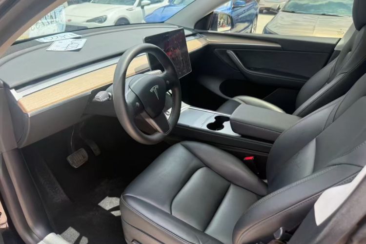 Used Tesla Model Y 2021 Revised Version 2 Long-Range All-Wheel-Drive Edition Interior 2
