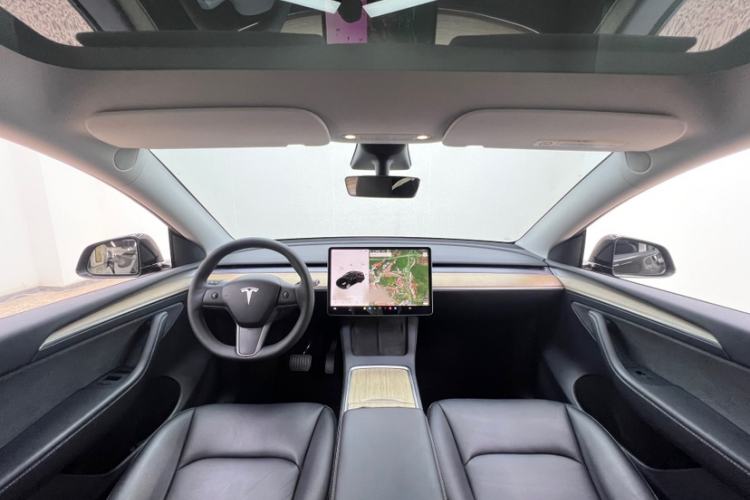 Used Tesla Model Y 2021 Standard Range Rear-Wheel Drive Version Interior 2