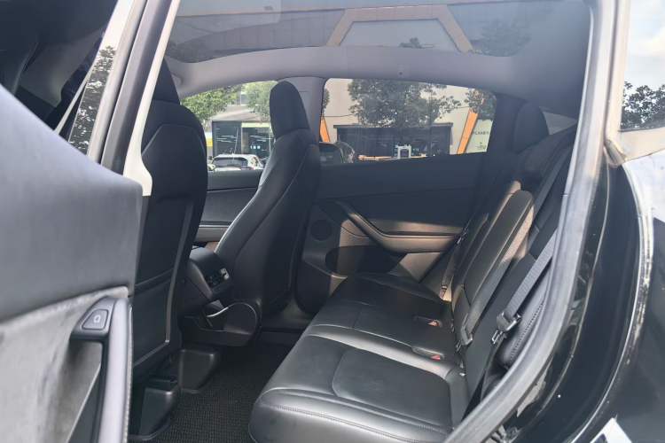 Used Tesla Model Y 2021 Standard Range Rear-Wheel Drive Version Interior 2