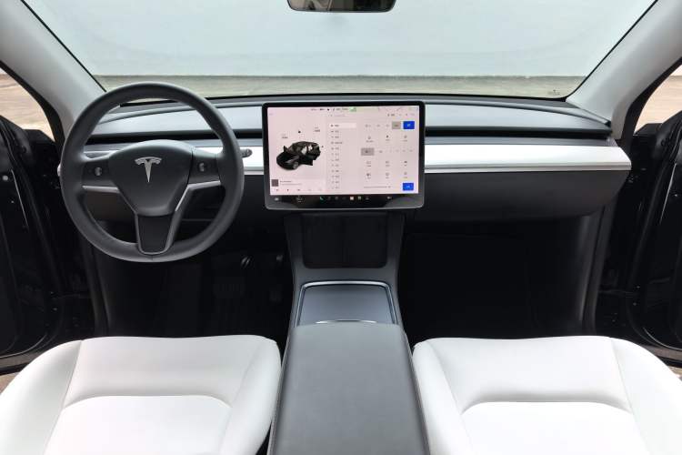Used Tesla Model Y 2021 Standard Range Rear-Wheel Drive Version Interior 2