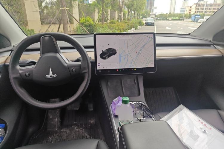Used Tesla Model Y 2021 Standard Range Rear-Wheel Drive Version Interior 2