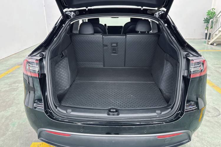 Used Tesla Model Y 2021 Standard Range Rear-Wheel Drive Version Interior 2