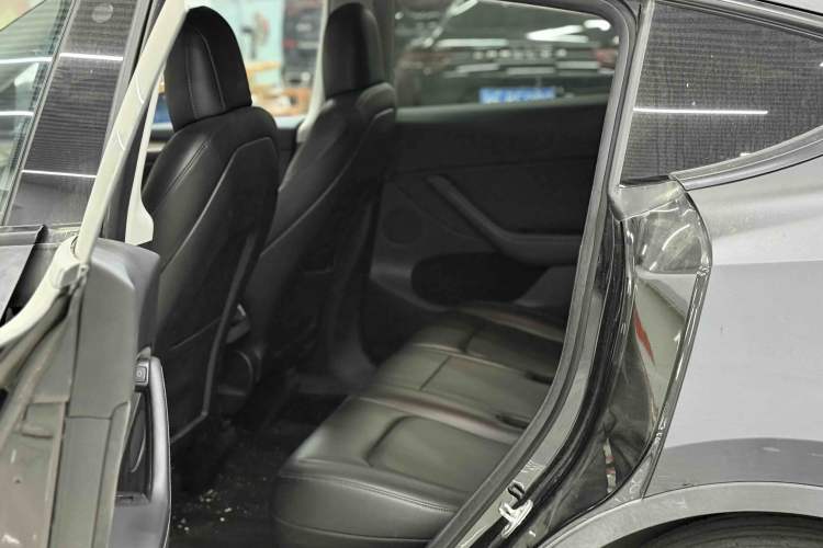 Used Tesla Model Y 2021 Long-Range All-Wheel-Drive Version Interior 2