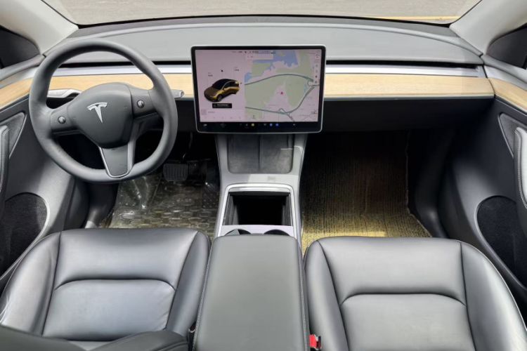 Used Tesla Model Y 2021 Standard Range Rear-Wheel Drive Version Interior 2