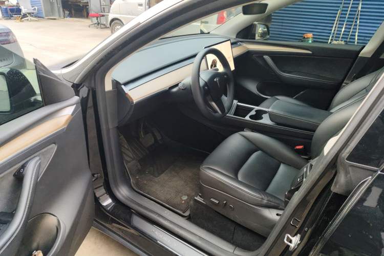 Used Tesla Model Y 2021 Long-Range All-Wheel-Drive Version 3D7 Interior 3