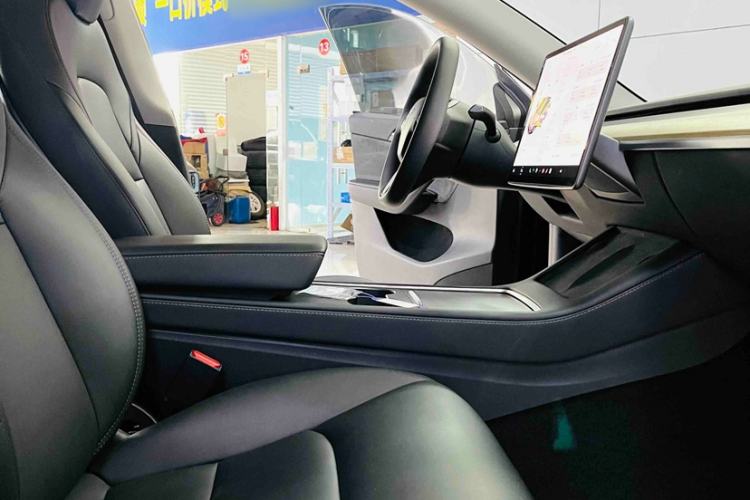 Used Tesla Model Y 2021 Standard Range Rear-Wheel Drive Version Interior 3