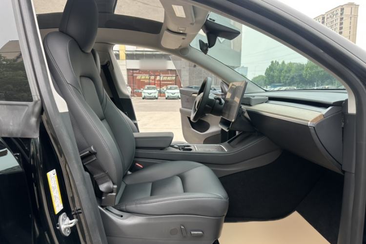 Used Tesla Model Y 2021 Long-Range All-Wheel-Drive Version 3D7 Interior 3