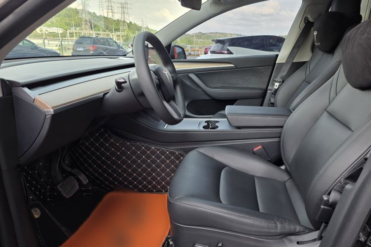 Used Tesla Model Y 2021 Standard Range Rear-Wheel Drive Version Interior 3