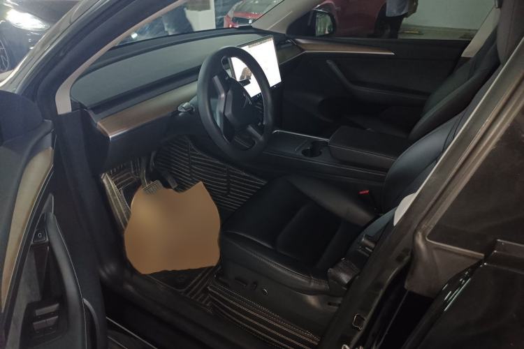 Used Tesla Model Y 2021 Standard Range Rear-Wheel Drive Version Interior 3