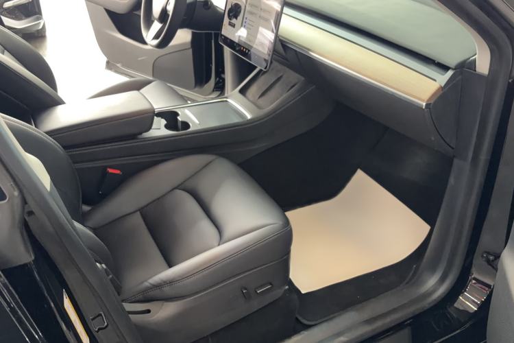 Used Tesla Model Y 2021 Standard Range Rear-Wheel Drive Version Interior 3