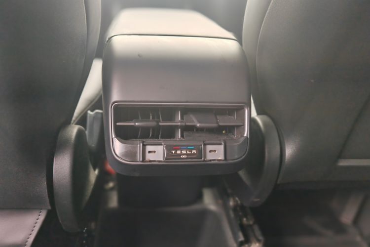 Used Tesla Model Y 2021 Standard Range Rear-Wheel Drive Version Interior 3