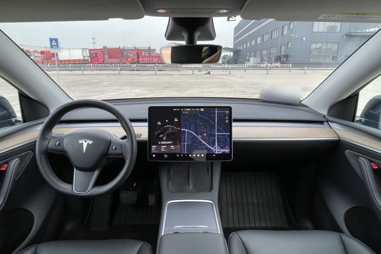 Used Tesla Model Y 2021 Standard Range Rear-Wheel Drive Version Interior 3