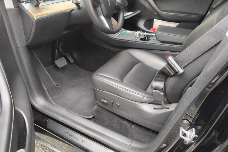 Used Tesla Model Y 2021 Long-Range All-Wheel-Drive Version 3D7 Interior 3