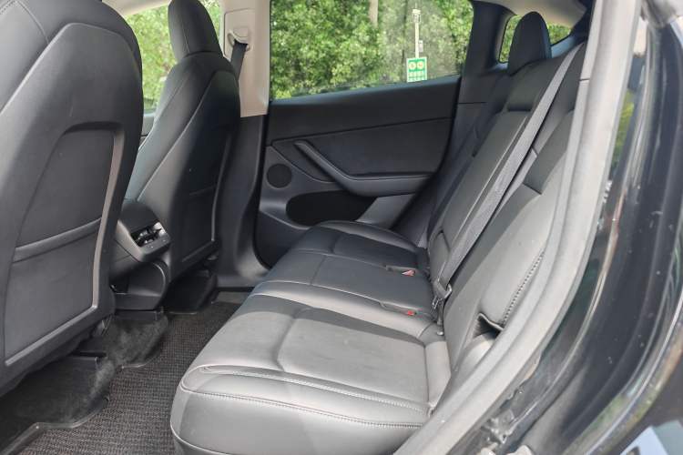 Used Tesla Model Y 2021 Standard Range Rear-Wheel Drive Version Interior 3