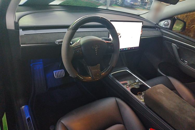 Used Tesla Model Y 2021 Standard Range Rear-Wheel Drive Version Interior 3