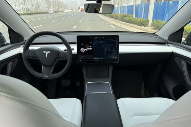 Used Tesla Model Y 2021 Standard Range Rear-Wheel Drive Version Interior 3