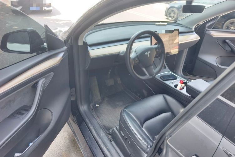 Used Tesla Model Y 2021 Standard Range Rear-Wheel Drive Version Interior 3