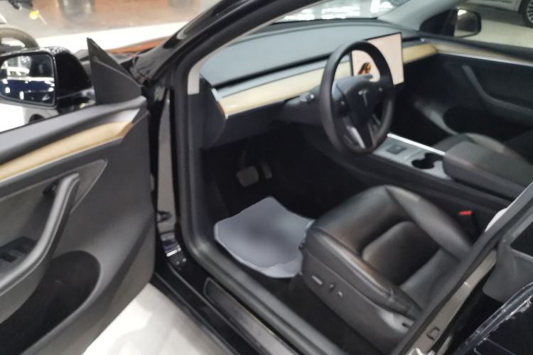 Used Tesla Model Y 2021 Long-Range All-Wheel-Drive Version Interior 3