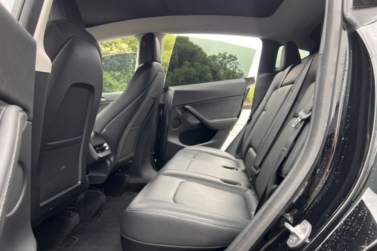 Used Tesla Model Y 2021 Long-Range All-Wheel-Drive Version 3D7 Interior 3