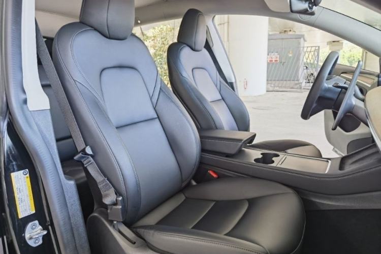 Used Tesla Model Y 2021 Standard Range Rear-Wheel Drive Version Interior 3