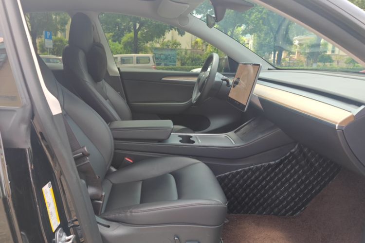 Used Tesla Model Y 2021 Standard Range Rear-Wheel Drive Version Interior 3