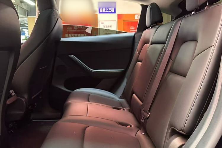 Used Tesla Model Y 2021 Standard Range Rear-Wheel Drive Version Interior 3