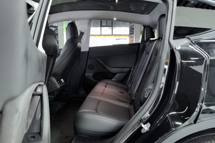 Used Tesla Model Y 2021 Long-Range All-Wheel-Drive Version 3D7 Interior 3