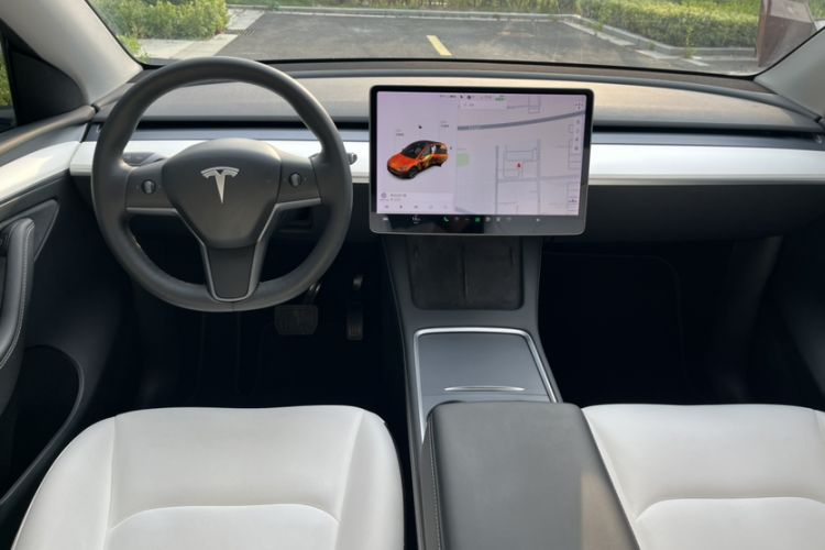 Used Tesla Model Y 2021 Standard Range Rear-Wheel Drive Version Interior 3