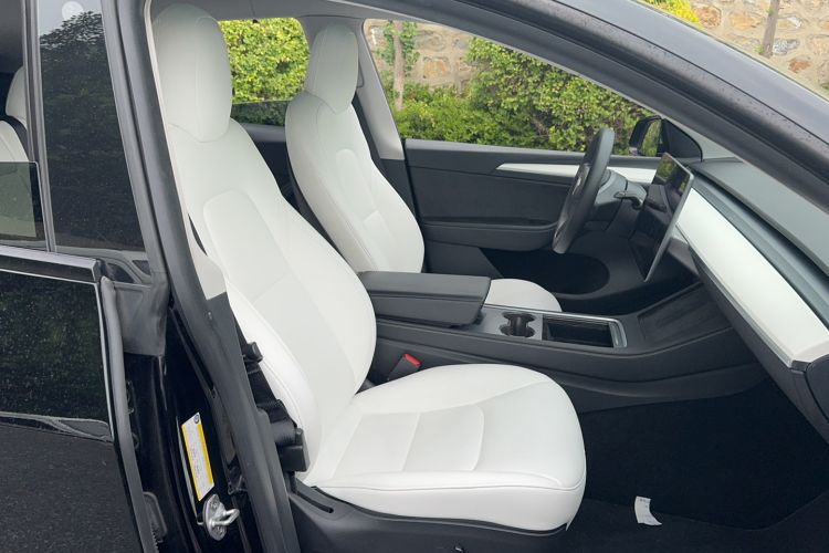 Used Tesla Model Y 2021 Standard Range Rear-Wheel Drive Version Interior 3