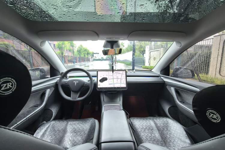 Used Tesla Model Y 2021 Standard Range Rear-Wheel Drive Version Interior 3
