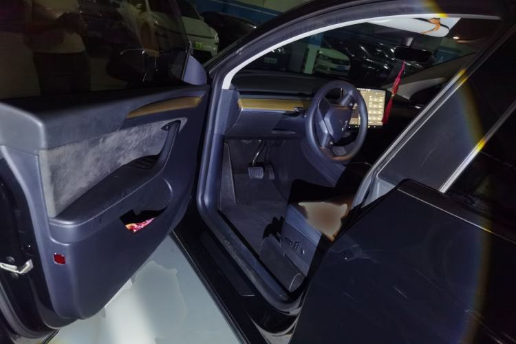 Used Tesla Model Y 2021 Standard Range Rear-Wheel Drive Version Interior 3