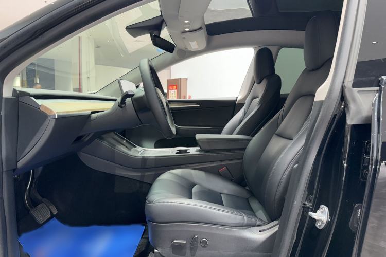 Used Tesla Model Y 2021 Standard Range Rear-Wheel Drive Version Interior 3