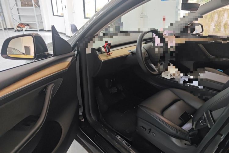 Used Tesla Model Y 2021 Long-Range All-Wheel-Drive Version Interior 3