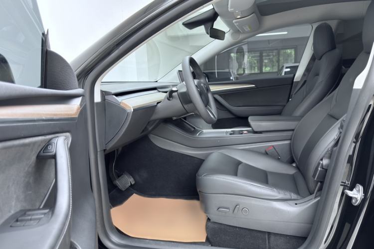 Used Tesla Model Y 2021 Standard Range Rear-Wheel Drive Version Interior 3