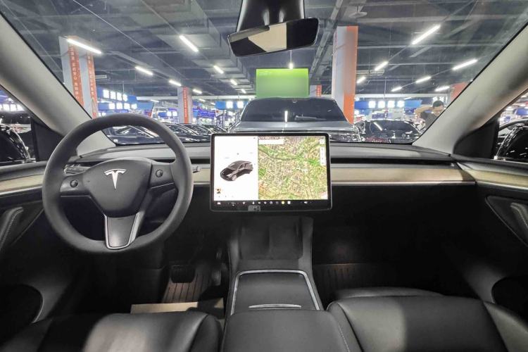 Used Tesla Model Y 2021 Standard Range Rear-Wheel Drive Version Interior 3