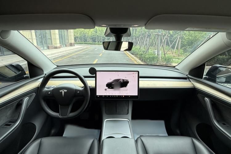 Used Tesla Model Y 2021 Revised Version 2 Long-Range All-Wheel-Drive Edition Interior 3