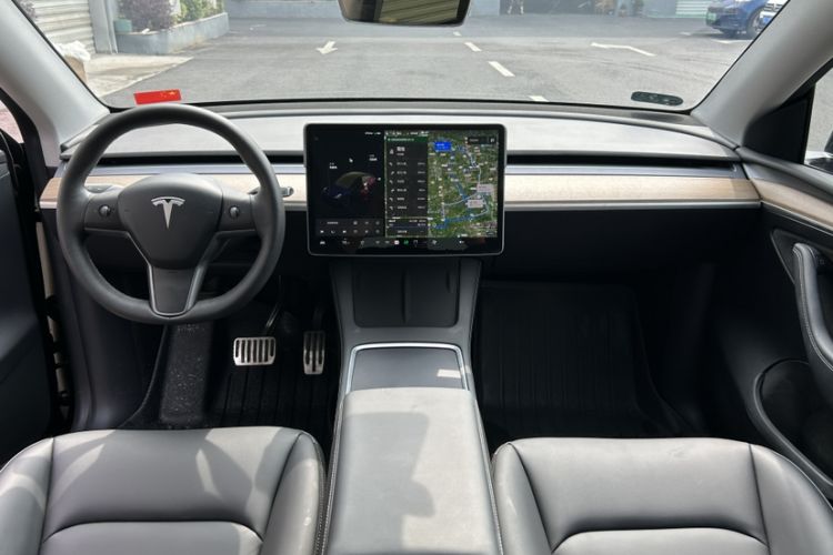 Used Tesla Model Y 2021 Standard Range Rear-Wheel Drive Version Interior 3