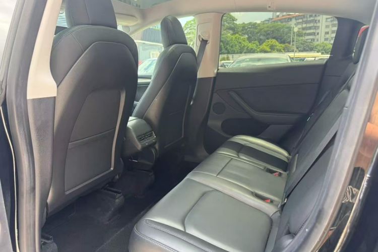 Used Tesla Model Y 2021 Revised Version 2 Long-Range All-Wheel-Drive Edition Interior 3